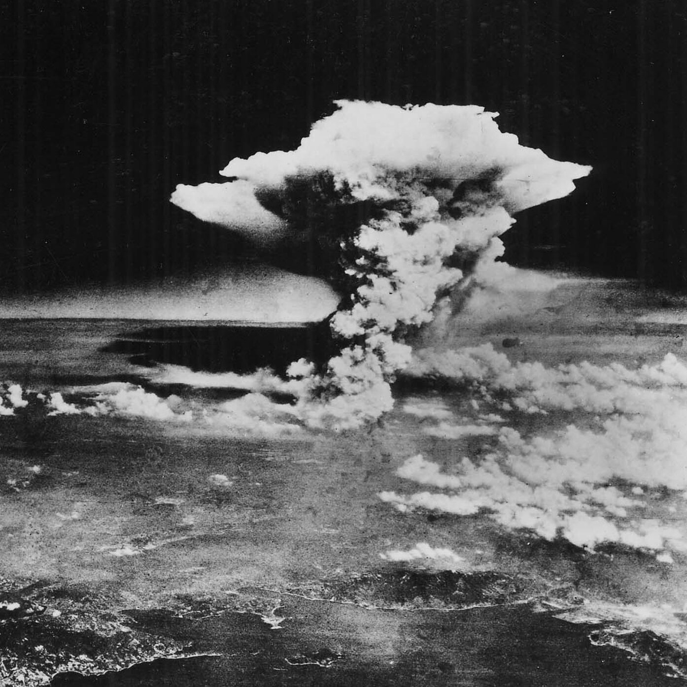 05int-hiroshima-nagasaki-anniversary-photos-01-vfcw-mediumSquareAt3X0.jpg